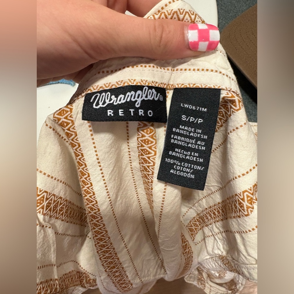 Wrangler Retro Cream and Brown dress size small. Would fit medium